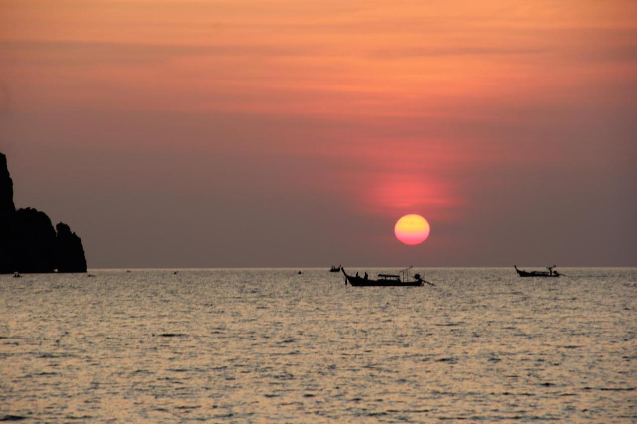 Phi Phi Seaside Bungalow Exteriör bild