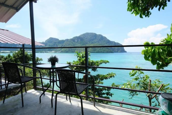 Phi Phi Seaside Bungalow Exteriör bild