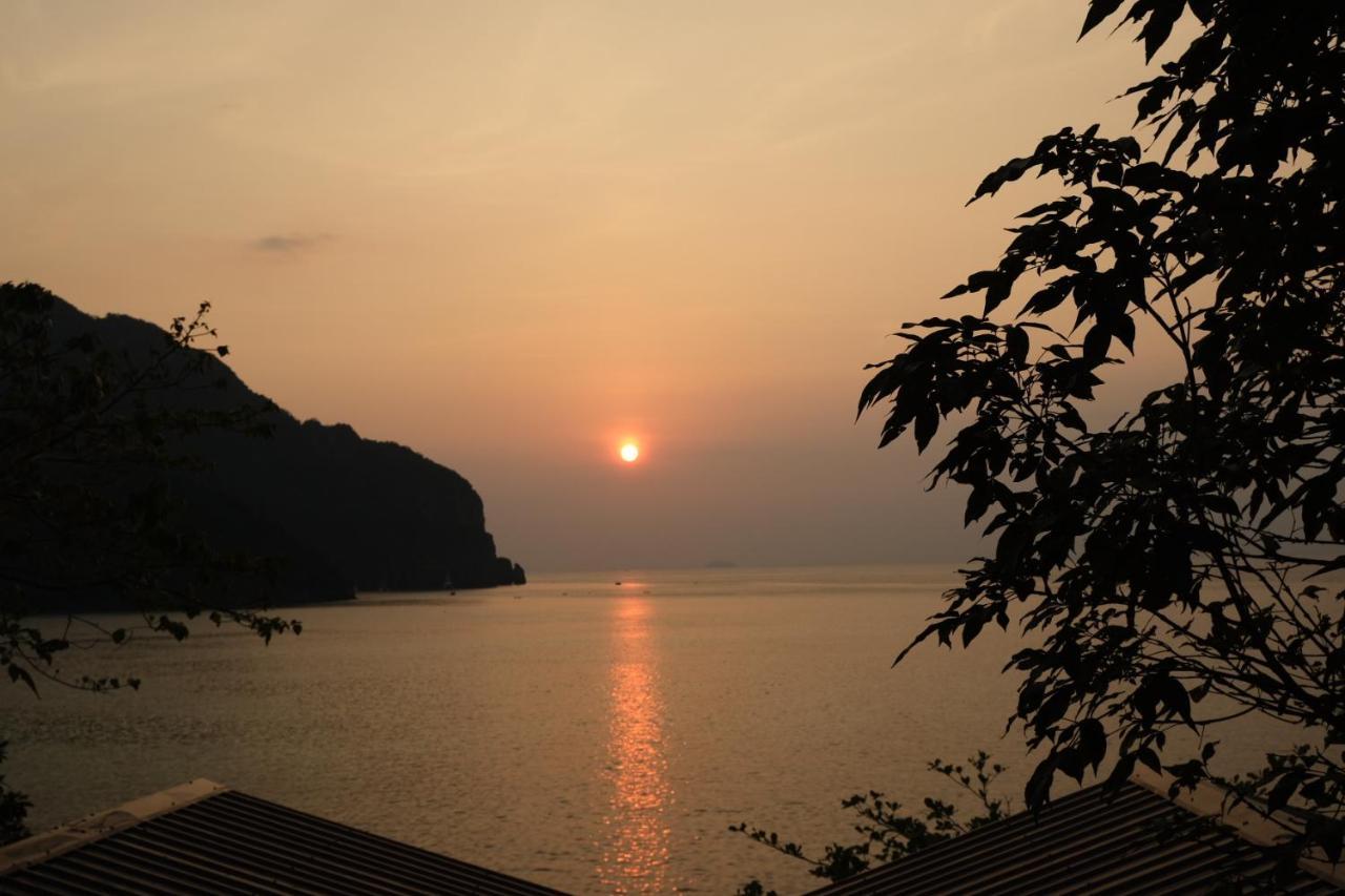 Phi Phi Seaside Bungalow Exteriör bild