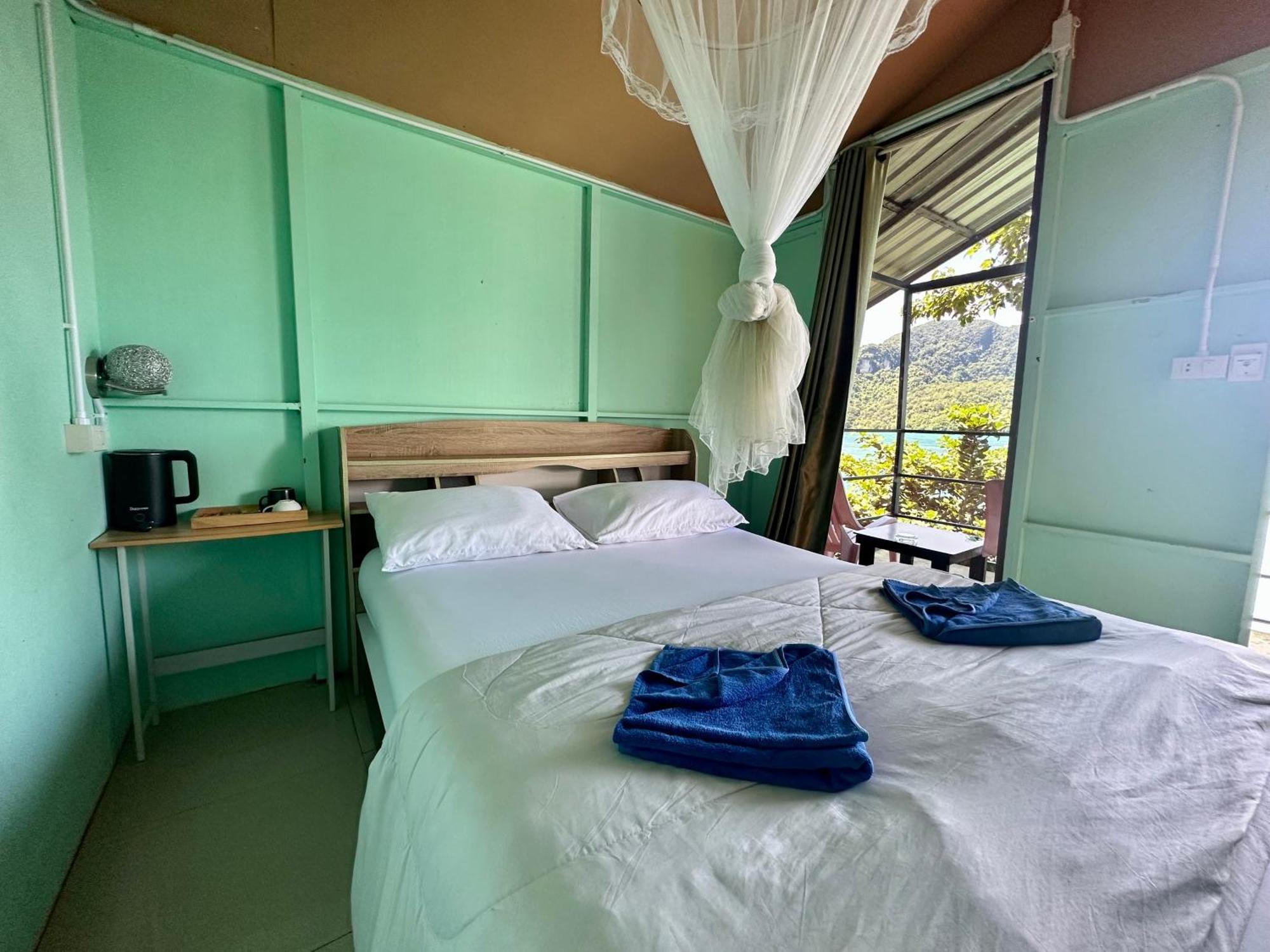 Phi Phi Seaside Bungalow Exteriör bild
