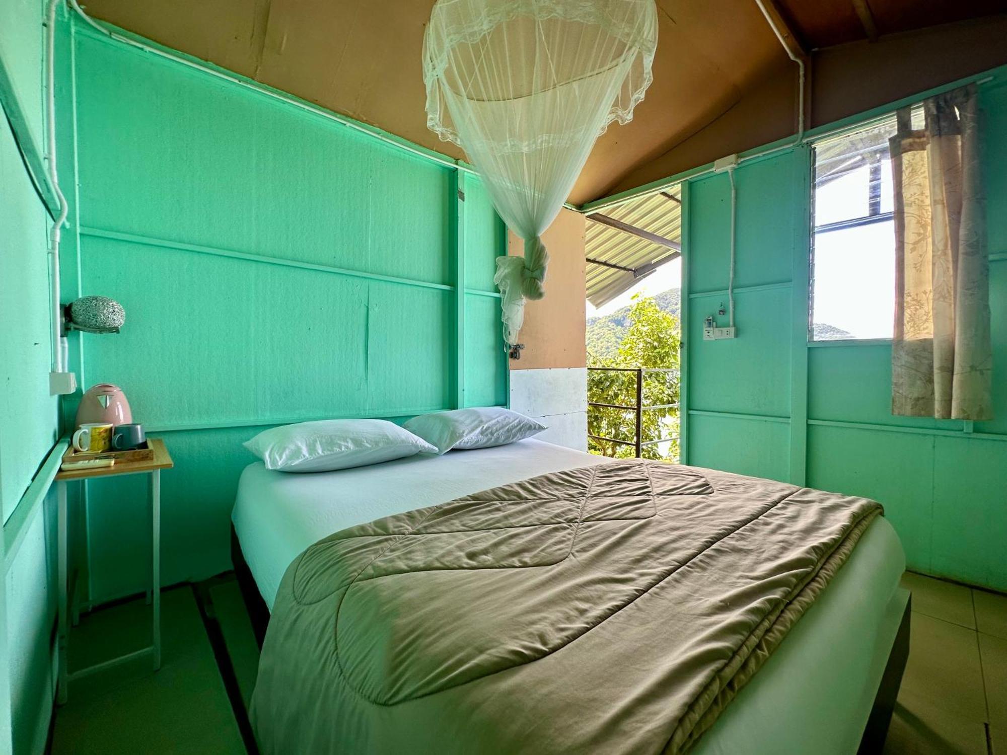 Phi Phi Seaside Bungalow Exteriör bild