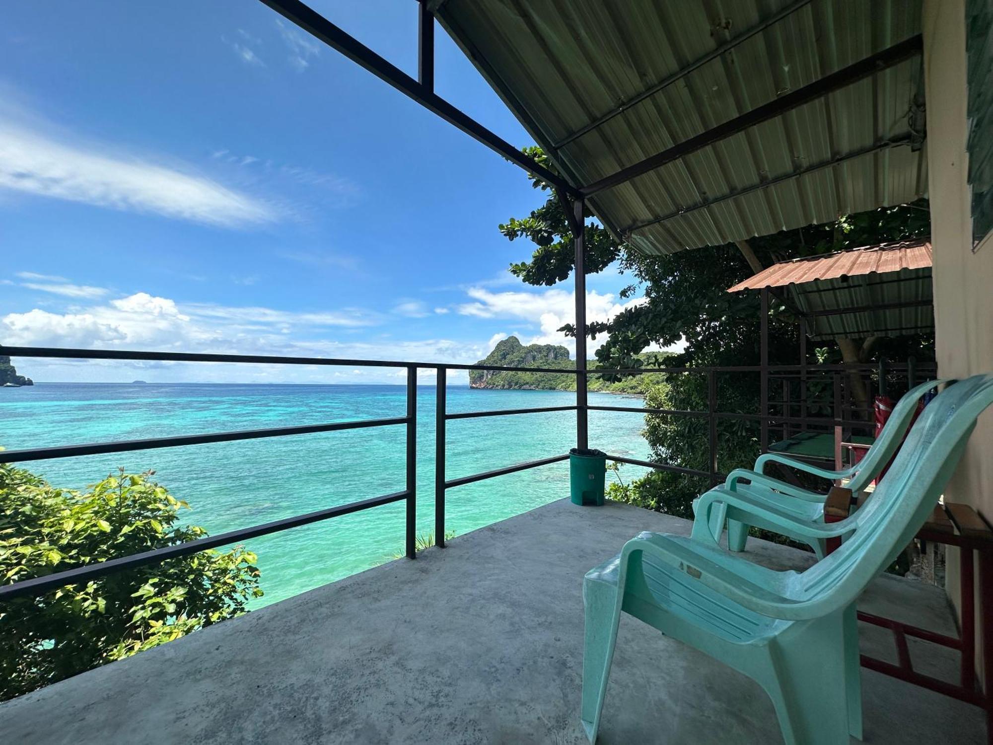 Phi Phi Seaside Bungalow Exteriör bild